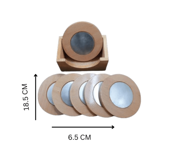 Wooden organic dinner decoration core on home desk